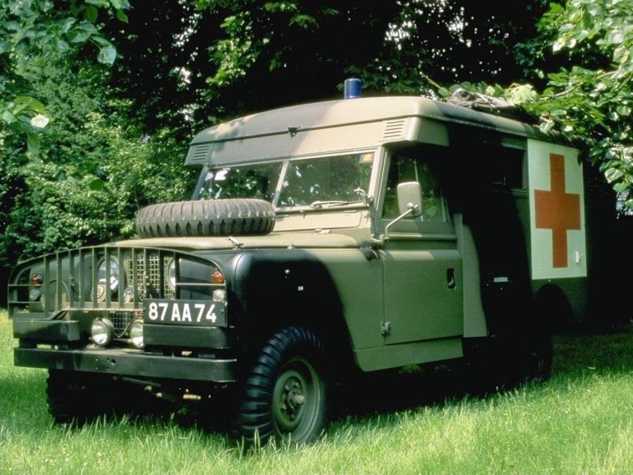  Land Rover Series IIA 109 Ambulance Truck 1964 года  (фото 2 из 2)